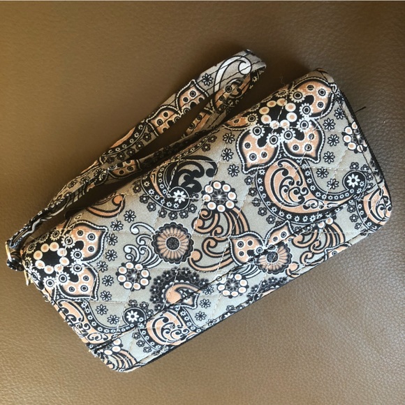 🖤🤎 Quilted Black & Taupe Paisley Cotton Wristlet 🤎🖤 - Picture 5 of 9